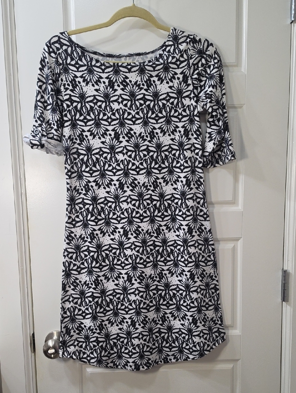Lola Black & White Floral Geometric Patterned Shift Dress - Medium